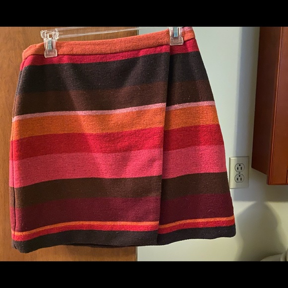 Loft, Petites. Wrap style skirt, multi-color, size 8P - Picture 2 of 4